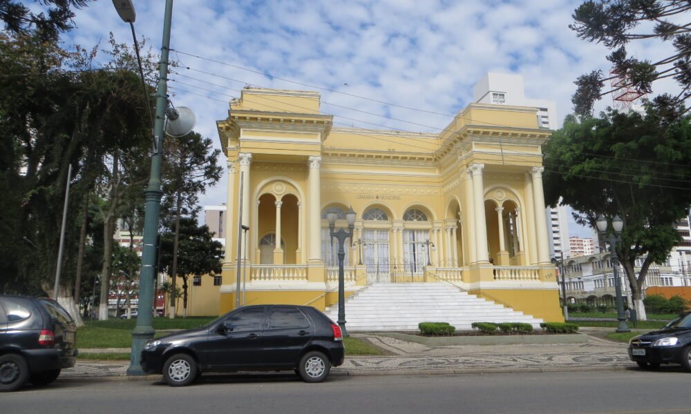 Fachada da Câmara Municipal de Curitiba